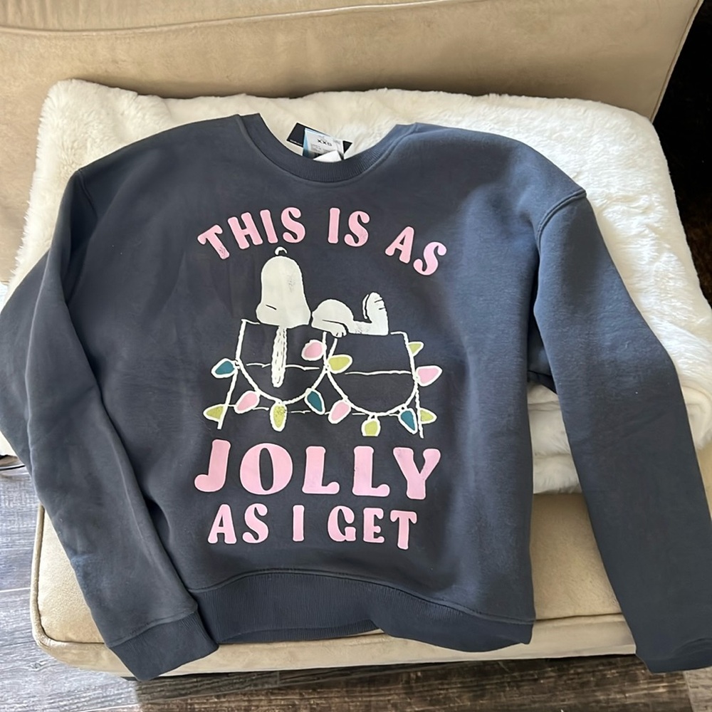 NWT. women’s swartshirt